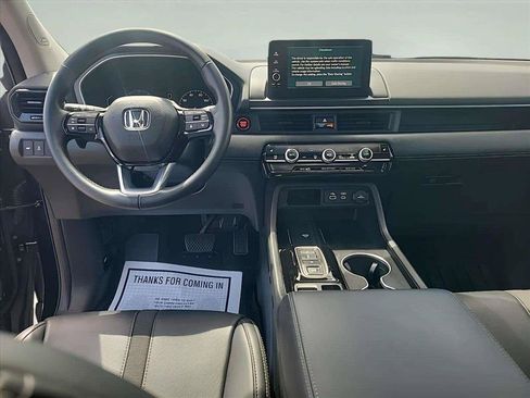 Used 2023 Honda Pilot Touring image 11