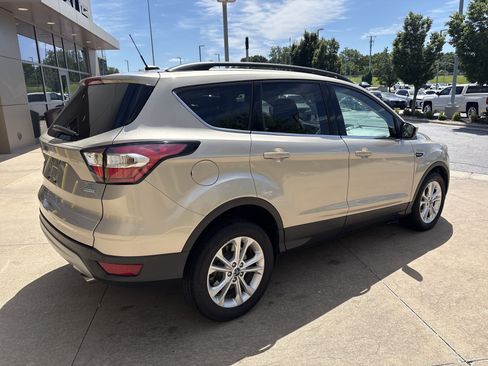 Used 2017 Ford Escape SE w/ Equipment Group 201A FWD image 13