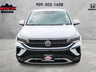 Used 2022 Volkswagen Taos SE w/ Panoramic Sunroof Package video 2