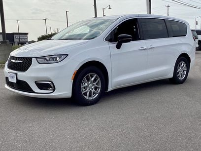 New 2026 Chrysler Pacifica Select