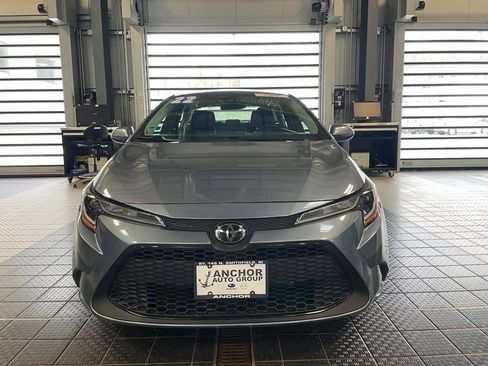 Used 2022 Toyota Corolla LE image 2