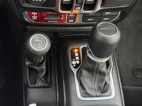 Used 2024 Jeep Gladiator Rubicon w/ Technology Group image 19