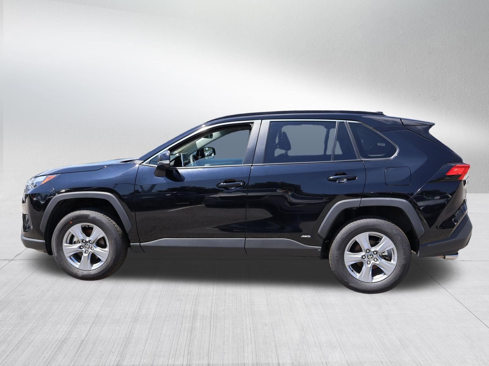 Used 2025 Toyota RAV4 XLE AWD/4WD image 4