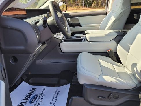 New 2025 Ford Expedition Platinum w/ Driver's Package image 5