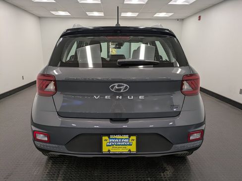 Certified 2024 Hyundai Venue Limited image 5