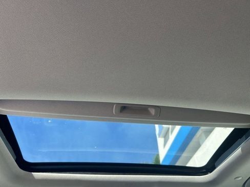 Used 2023 Honda CR-V EX-L image 10