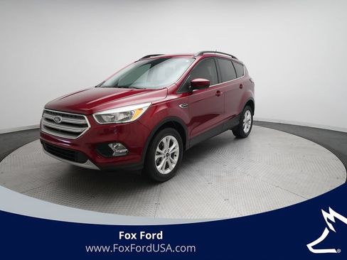 Used 2018 Ford Escape SE w/ SE Sync 3 Package AWD/4WD image 1