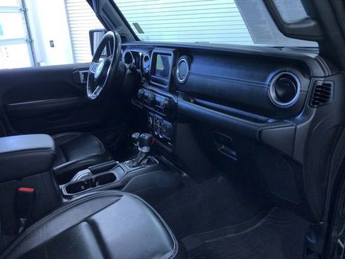 Used 2021 Jeep Wrangler Unlimited Sahara w/ Cold Weather Group AWD/4WD image 24