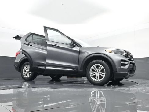 Used 2023 Ford Explorer XLT w/ Equipment Group 202A AWD/4WD image 33
