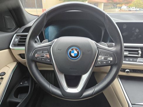 Used 2022 BMW 330e image 22