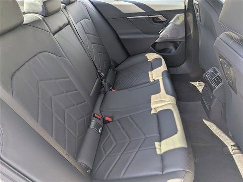 Used 2025 BMW i5 eDrive40i w/ Premium Package image 21