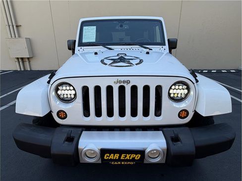 Used 2015 Jeep Wrangler Unlimited Sahara w/ Connectivity Group AWD/4WD image 44