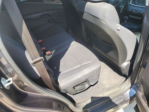 Used 2018 Kia Sorento FWD image 7