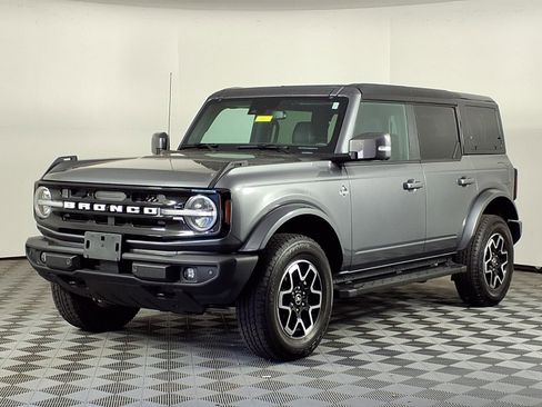 Used 2024 Ford Bronco Outer Banks AWD/4WD image 3