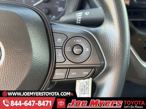 Used 2025 Toyota Corolla LE image 22