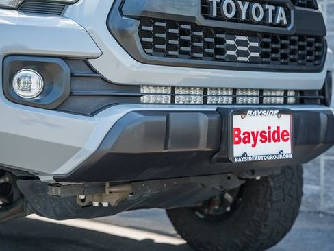 Used 2021 Toyota Tacoma TRD Off-Road AWD/4WD image 15
