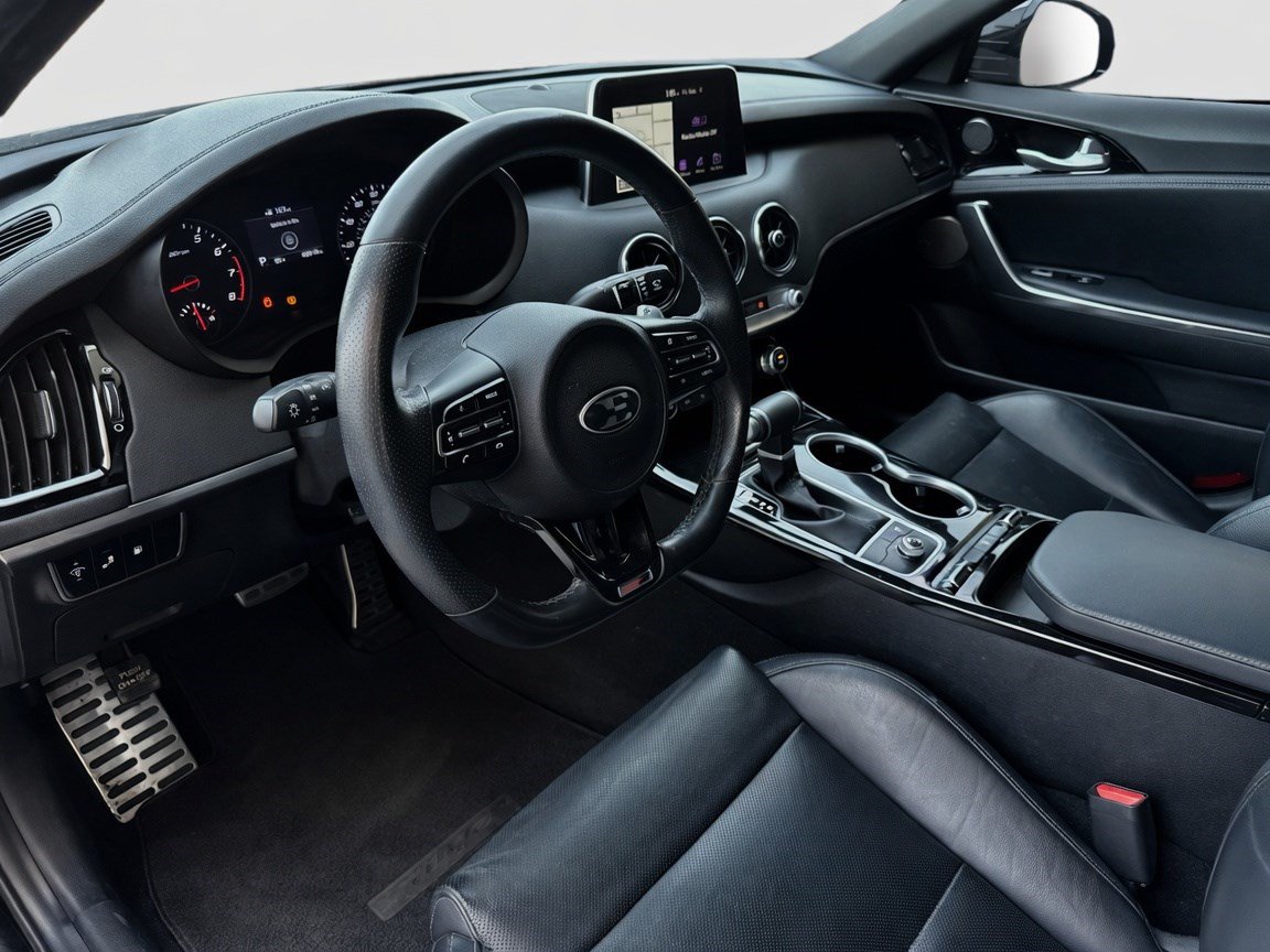 Used 2021 Kia Stinger GT-Line w/ Sun & Sound Package RWD image 7