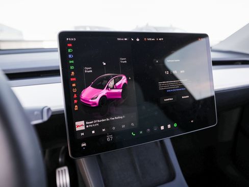 Used 2023 Tesla Model Y Performance image 17