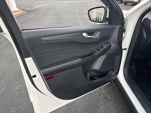 Used 2025 Ford Escape SE image 12