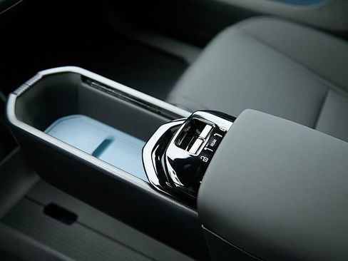 New 2026 Volvo EX30 Plus w/ Climate Package image 16