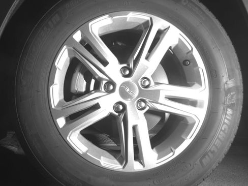 Used 2024 GMC Terrain SLE image 19