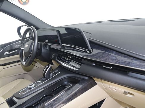Used 2021 Cadillac Escalade ESV Premium Luxury AWD/4WD image 46