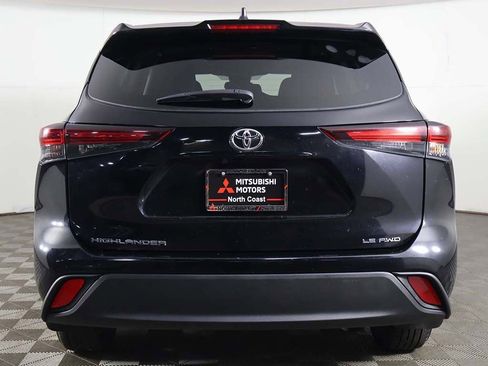 Used 2024 Toyota Highlander LE AWD/4WD image 11