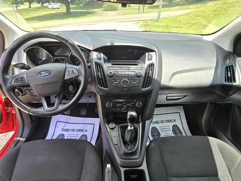 Used 2016 Ford Focus SE w/ SE Cold Weather Package FWD image 17