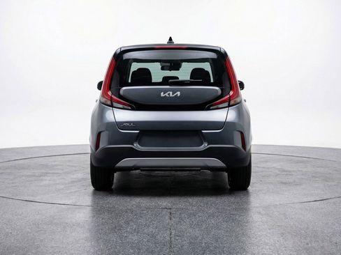 Used 2025 Kia Soul LX w/ LX Technology Package FWD image 7