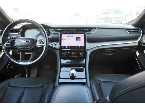 Used 2022 Jeep Grand Cherokee Overland image 12