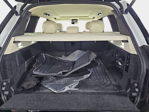 Certified 2025 Land Rover Range Rover SE AWD/4WD image 14