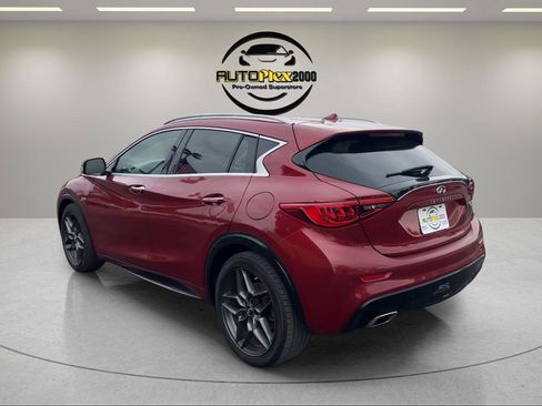 Used 2018 INFINITI QX30 Premium w/ Navigation Package FWD image 5