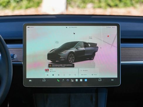 Used 2024 Tesla Model Y Long Range AWD/4WD image 13