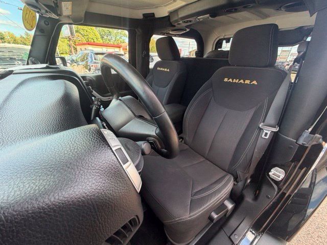 Used 2013 Jeep Wrangler Sahara w/ Connectivity Group AWD/4WD image 10