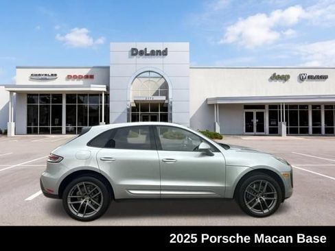Used 2025 Porsche Macan AWD/4WD image 1