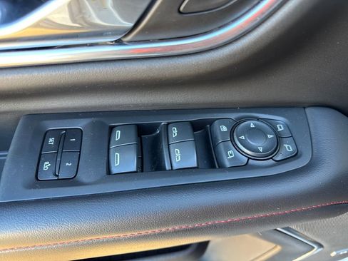 Used 2021 Chevrolet Suburban RST w/ Luxury Package image 19