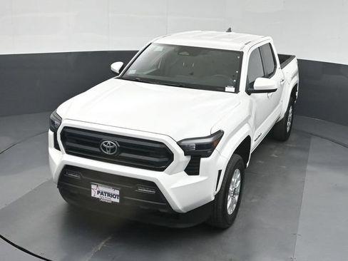 Used 2025 Toyota Tacoma SR5 AWD/4WD image 47