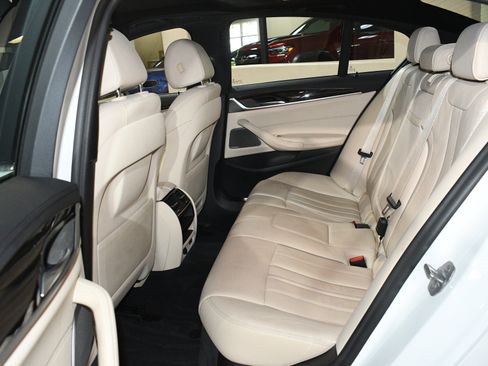 Used 2020 BMW 530i w/ Premium Package RWD image 47
