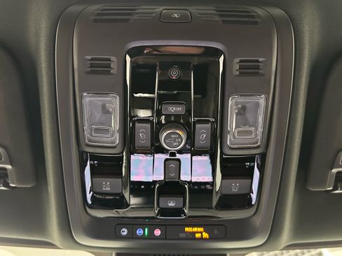 Used 2026 GMC Yukon Denali Ultimate AWD/4WD image 38