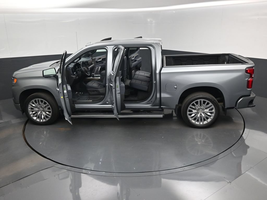 Used 2025 Chevrolet Silverado 1500 High Country w/ Technology Package AWD/4WD image 17