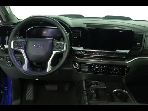 Used 2025 Chevrolet Silverado 1500 LT Trail Boss w/ Convenience Package II AWD/4WD image 18