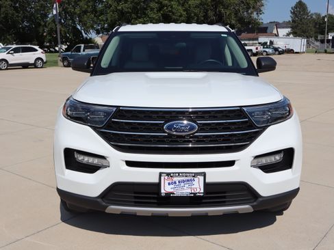 Used 2024 Ford Explorer XLT w/ Equipment Group 202A AWD/4WD image 2