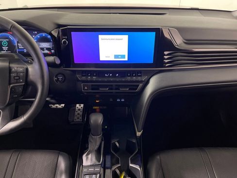 Certified 2025 Toyota Camry Hybrid image 15