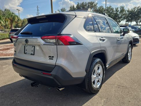 Used 2019 Toyota RAV4 XLE image 8
