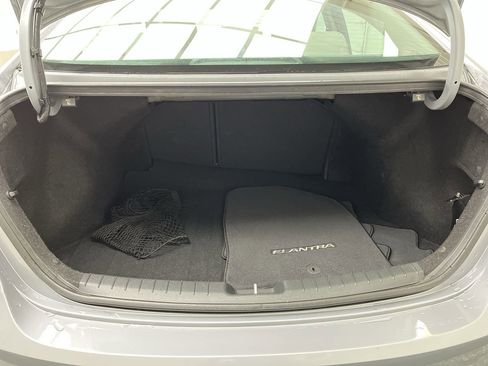 Used 2017 Hyundai Elantra SE FWD image 22