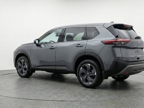 Used 2025 Nissan Rogue SV image 5