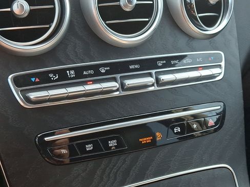Used 2021 Mercedes-Benz GLC 300 4MATIC w/ Premium Package image 15