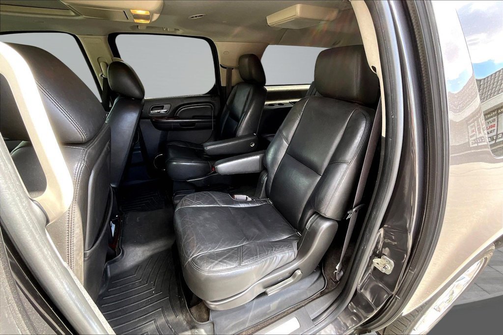 Used 2011 Cadillac Escalade ESV Premium RWD image 19