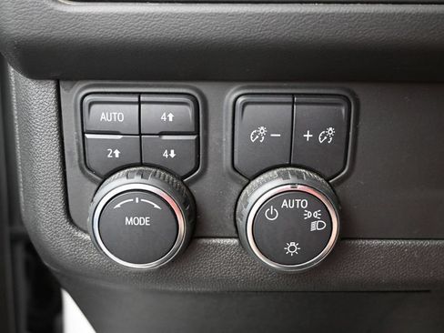 Used 2023 Chevrolet Suburban Premier AWD/4WD image 20