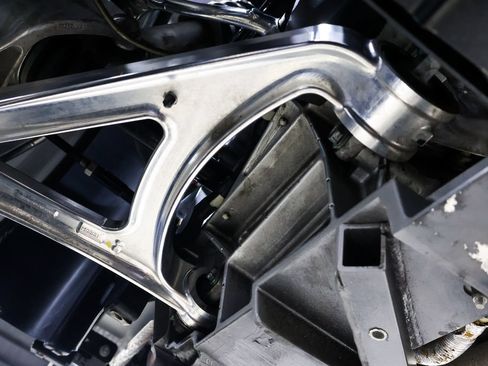 Used 2005 Ford GT RWD image 99